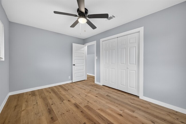 Building Photo - 627 Edgebrook Dr