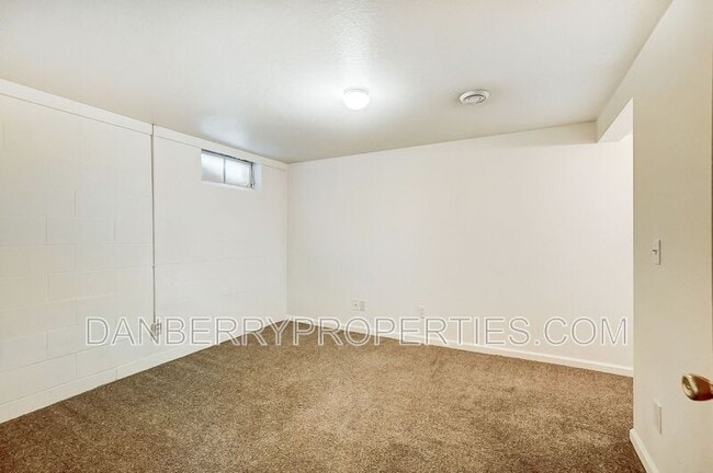 Building Photo - 347 Darrow Ave