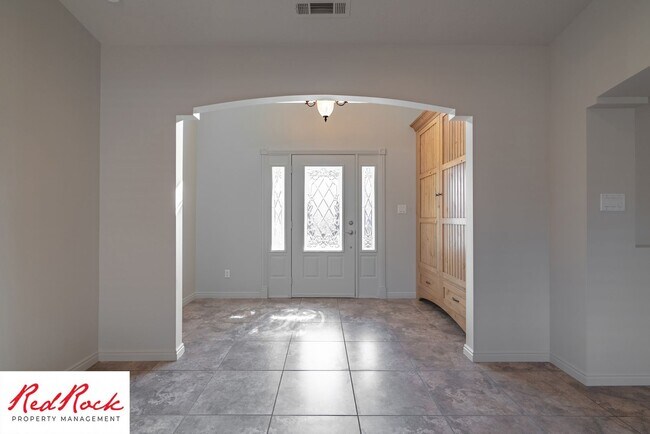 Building Photo - Spacious 3 Bedroom Single-Level Home in Bl...