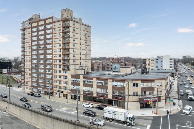 Primary Photo - Le Cross House Condominium