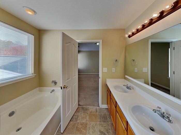 Building Photo - 3849 Wingdale Ct