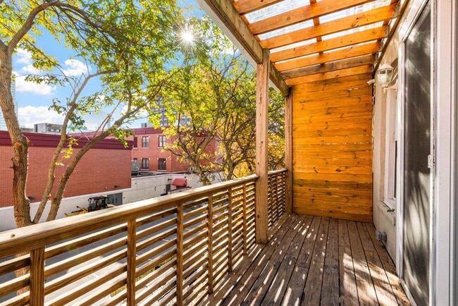 Building Photo - 526 Manila Ave