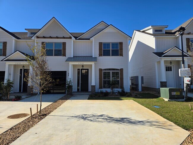Building Photo - Hamilton Green Townhomes