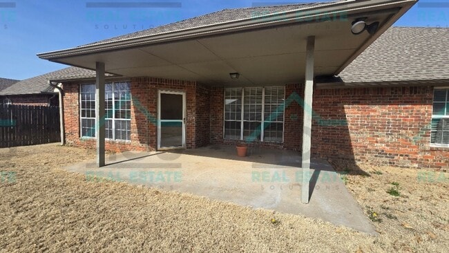 Building Photo - Lovley 4 Bedroom Plus an Office