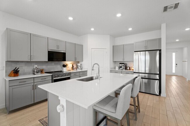 Building Photo - 5892 SE Sky Blue Cir