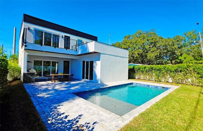 Building Photo - Bold Sarasota Bay Luxury Custom Home, 5 beds/4 baths, Private pool.