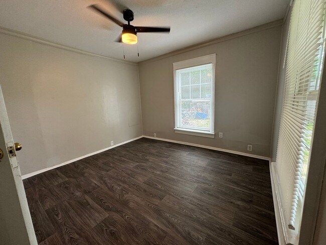 Building Photo - Cute & Comfortable Living in the Lookout Mountain Foothills with quick access to Chattanooga