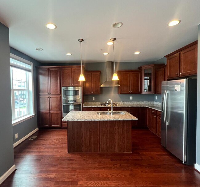 Building Photo - 2101 St Josephs Dr