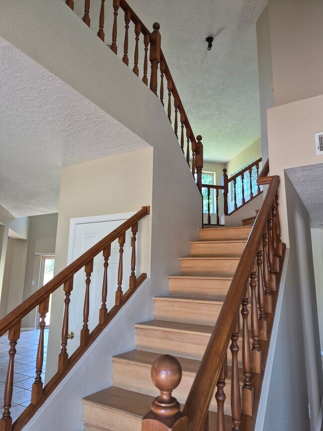 Building Photo - FIVE BEDROOMS GEM-NORTH EAST HEIGHTS