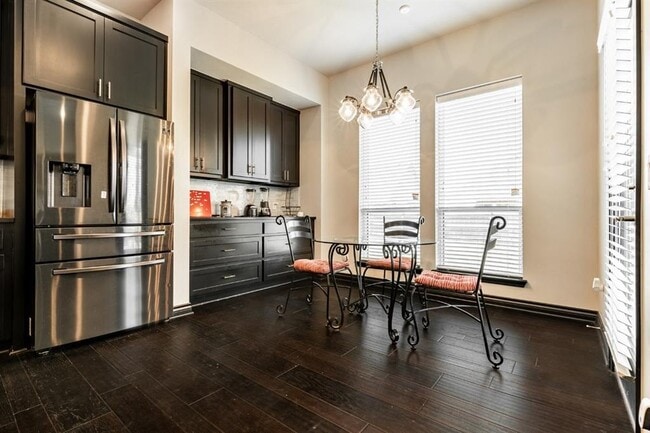 Building Photo - 210 Sonora Ln