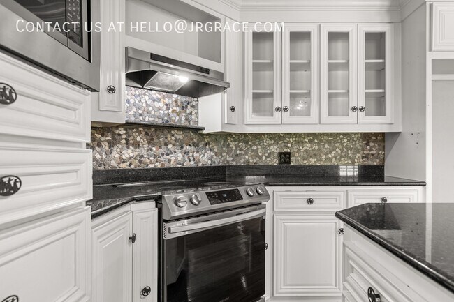 Building Photo - 525 W 4th St