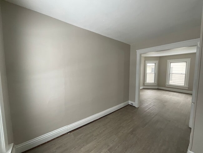 Building Photo - 1004 West Ave