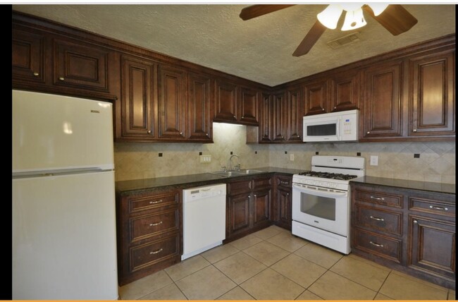 Kitchen - 3411 Dryburgh Ct