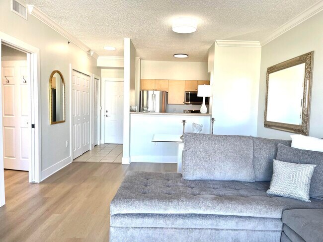 Building Photo - 616 Clearwater Park Rd