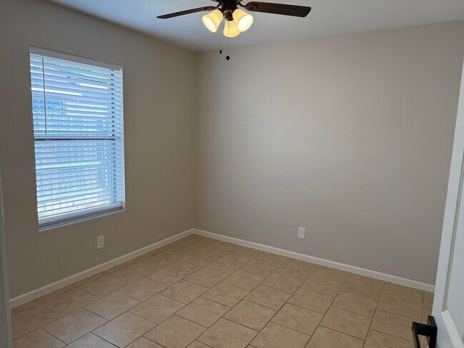 Building Photo - 5816 Longoria Loop