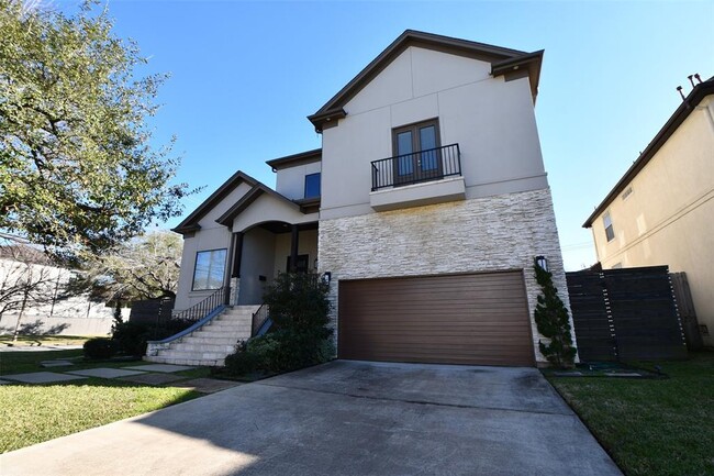 Building Photo - 3203 Blue Bonnet Blvd
