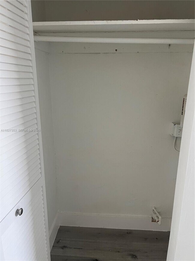 Building Photo - 3669 Thomas Ave