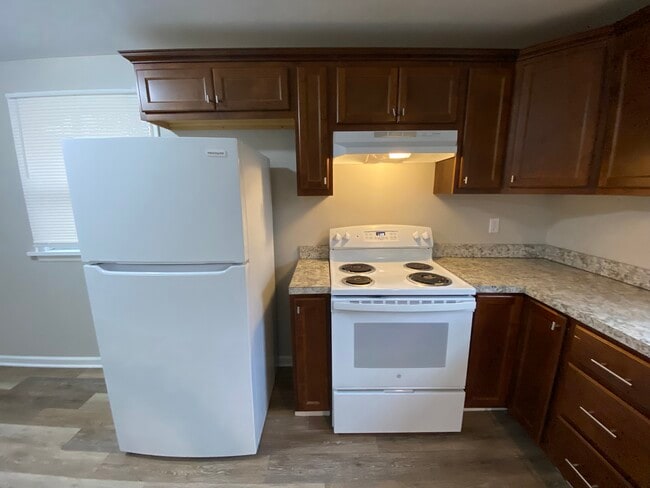 Building Photo - 571 Grayton Rd