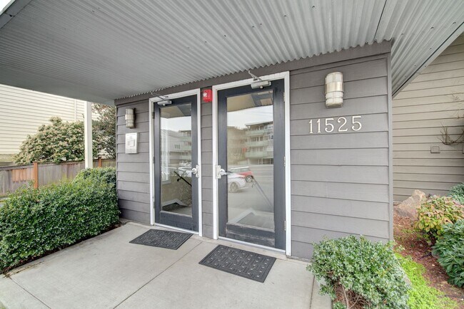 Building Photo - 3Bd/1.75Ba Seattle Condo