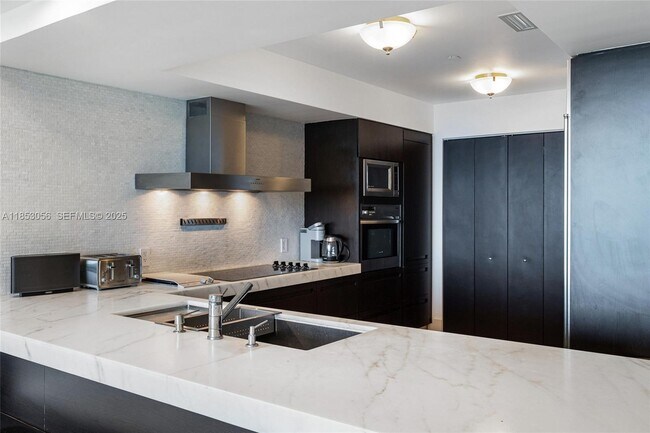 Building Photo - 1331 Brickell Bay Dr