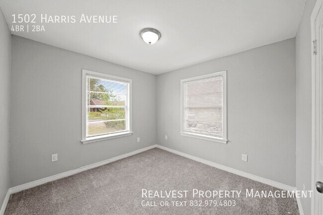 Building Photo - Freshly Remodeled 4-Bedroom, 2-Bathroom Ho...