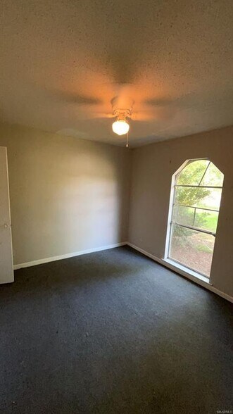 Building Photo - 6125 Oakleigh Rd