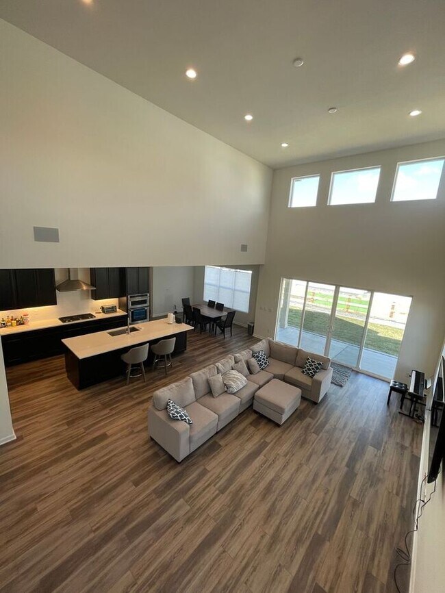 Building Photo - Gorgeous 4 Bed 2.5 Bath New Build in Timnath!