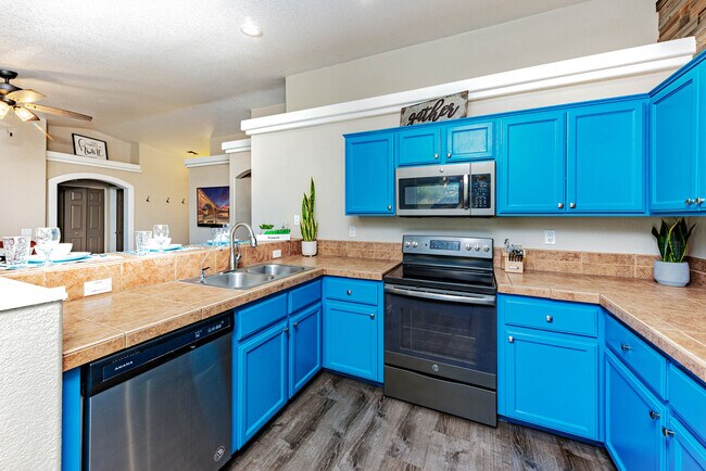 Building Photo - 820 Avalon Ave