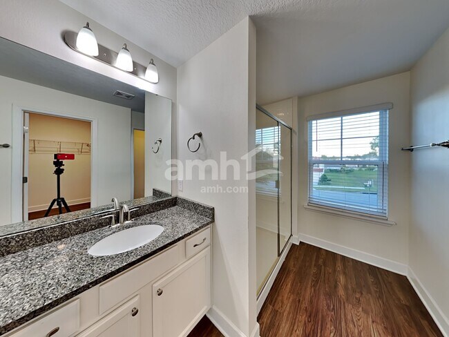 Building Photo - 221 Crestrun Loop