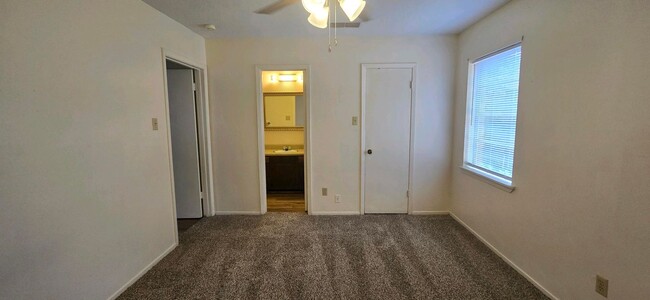 Building Photo - Coming Soon-Cozy 3 Bedroom Unit! Tour Today!