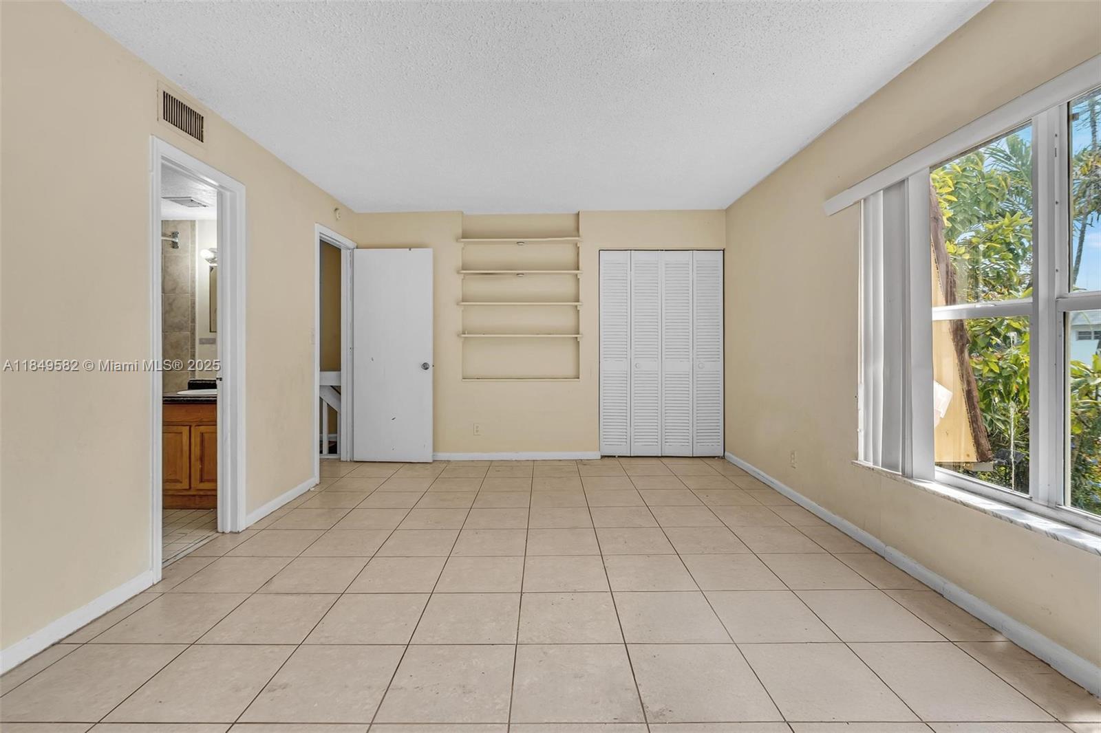 Building Photo - 3750 SW 60th Ter
