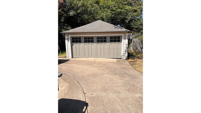 Building Photo - 6167 Vickery Blvd