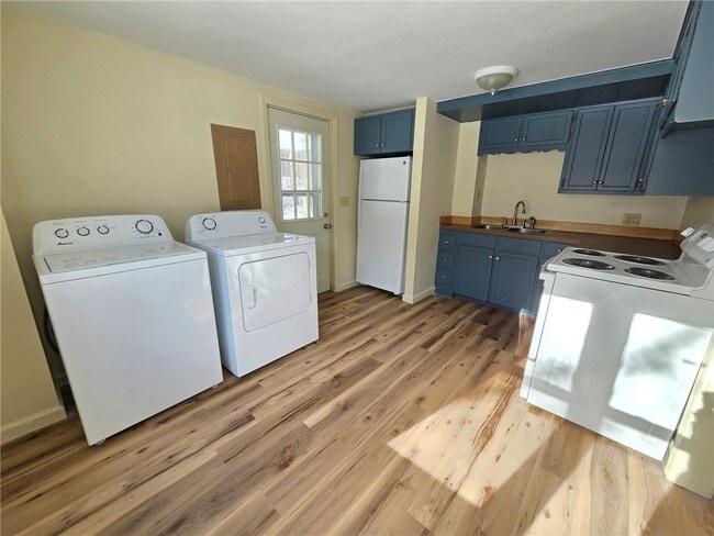 Building Photo - 252 A Allen St