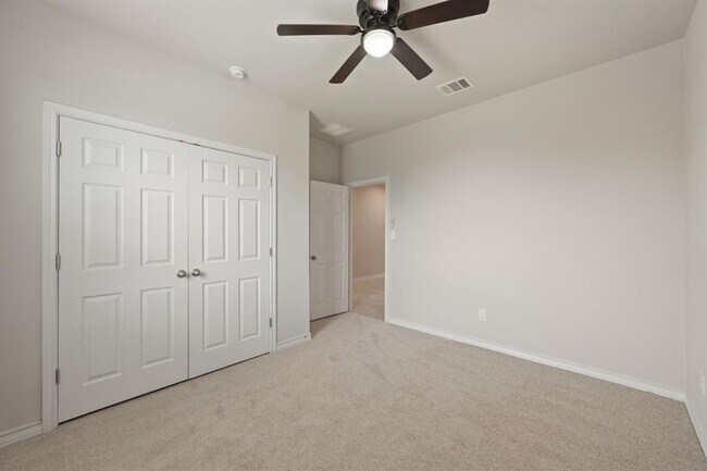 Building Photo - 6605 Verona Pl