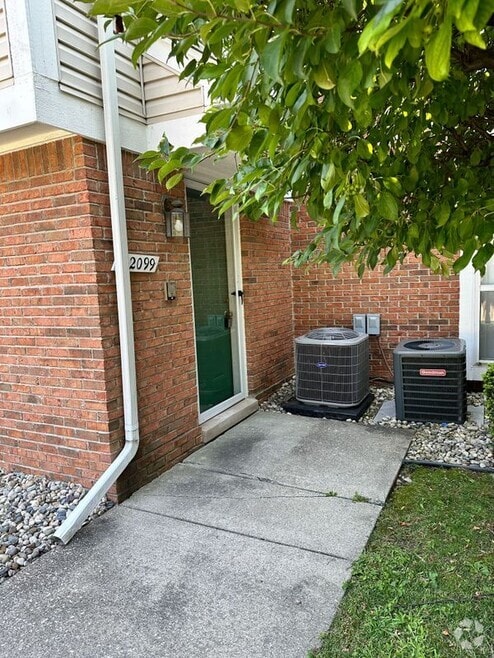 Building Photo - 52099 Heatherstone Ave