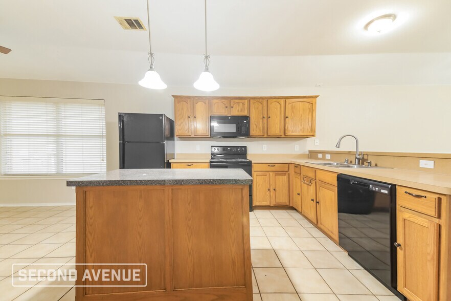 Building Photo - 3824 Clay Mathis Rd