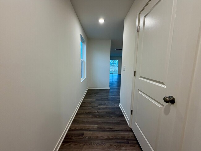 Building Photo - 844 Pine Cone Ln