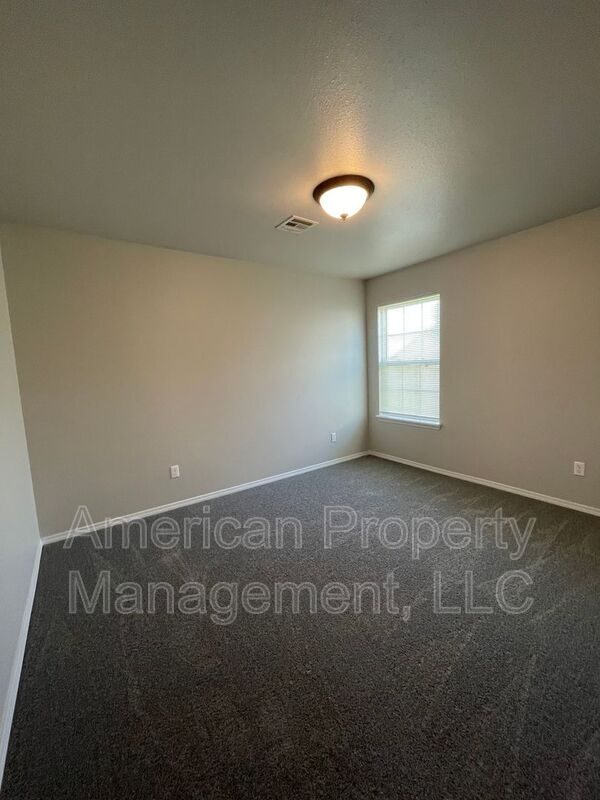 Building Photo - 12316 N 108th E Ave