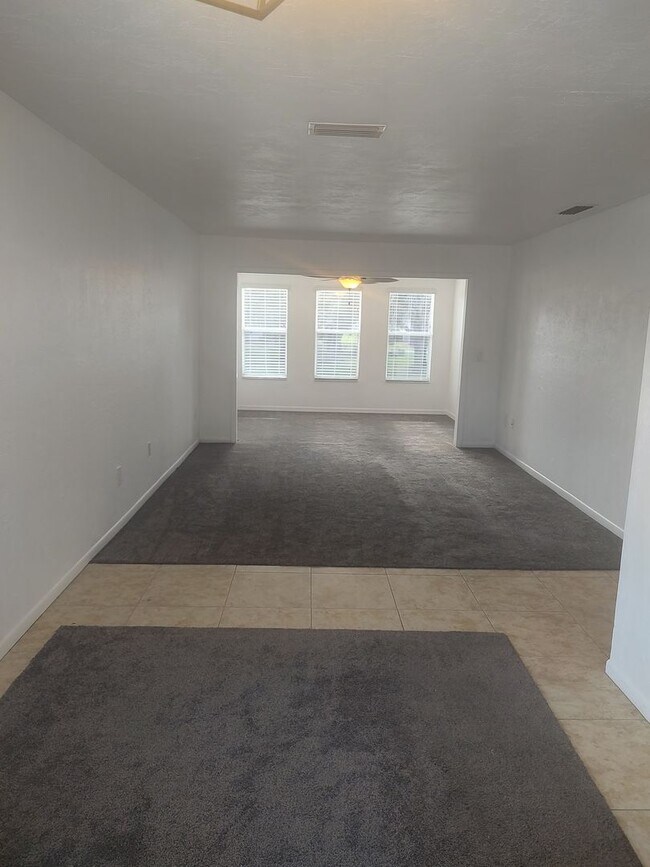 Building Photo - 12201 Sandalwood Dr