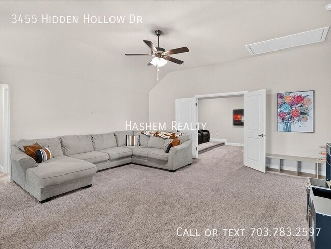 Building Photo - 3455 Hidden Holw Dr