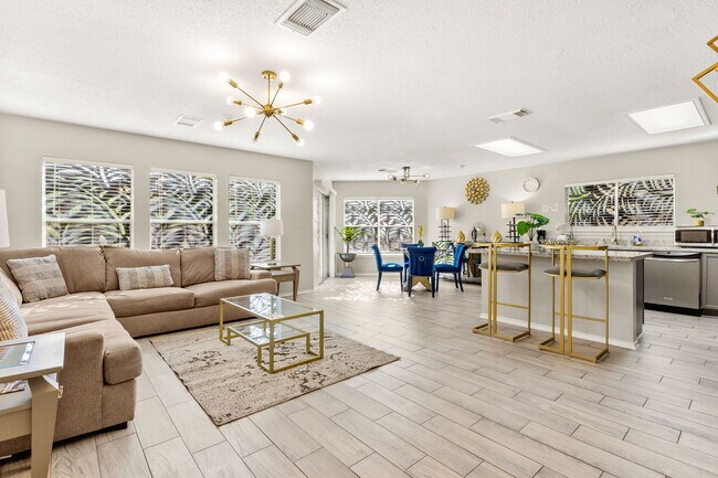 Primary Photo - 1627 Pinetum Dr