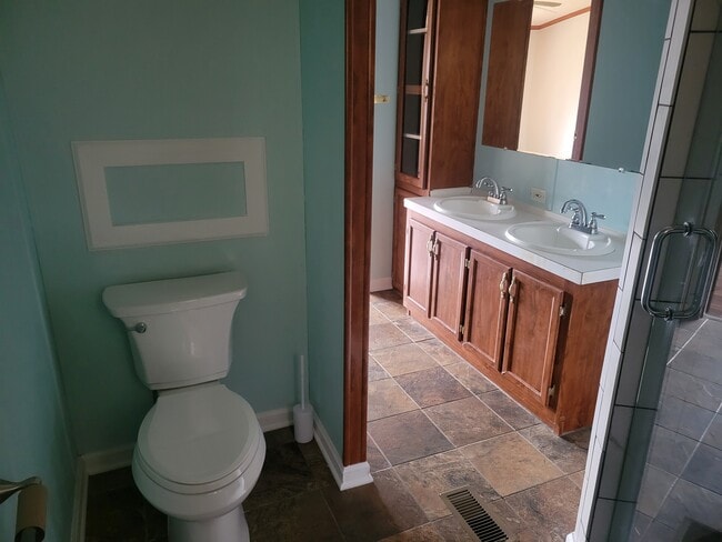 Building Photo - 427 4th St