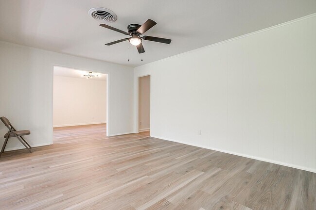 Building Photo - Fully Renovated Home in Desirable Fort Wor...