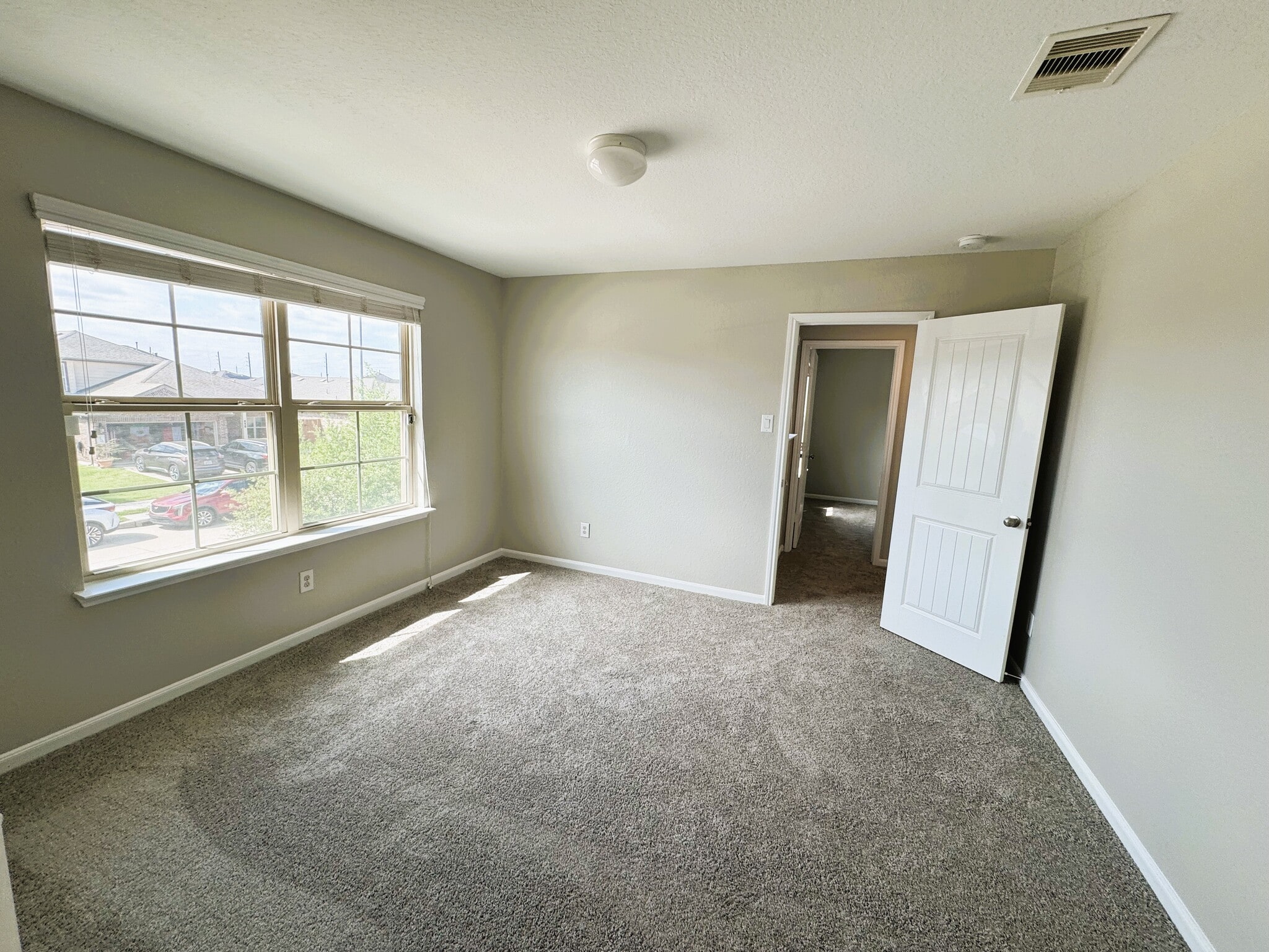 Building Photo - 615 Calm Ct