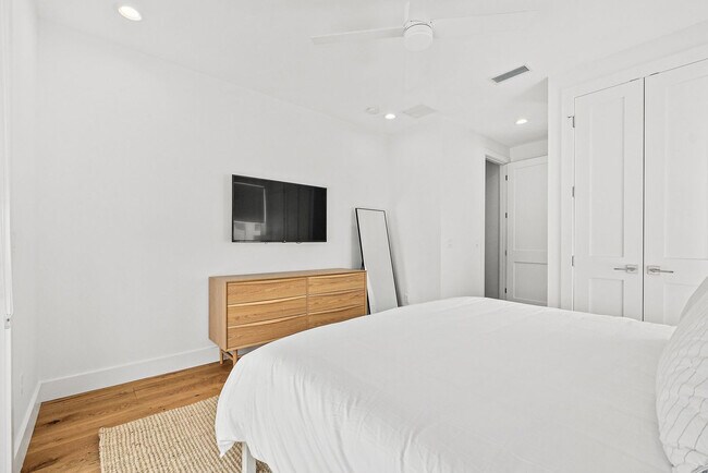 Building Photo - 105 8th St