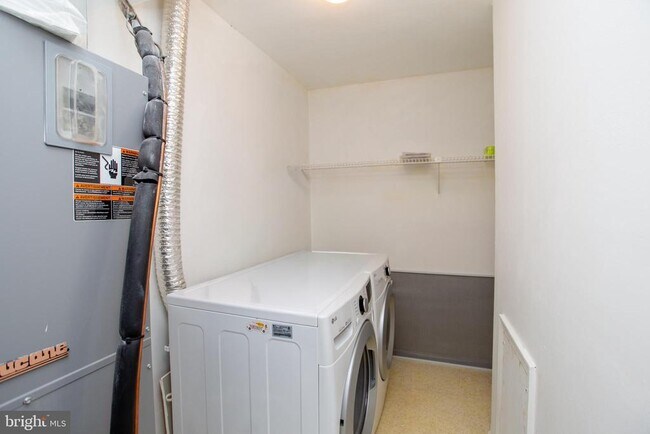 Building Photo - 33 Dogwood Ln