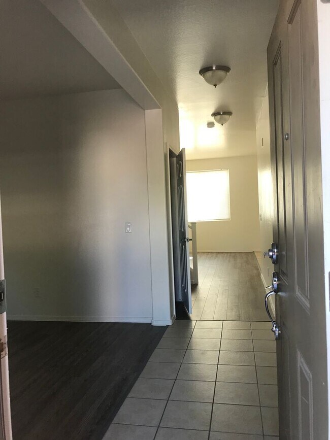 Building Photo - 1 month free rent if rented before New Years Day! Spacious 3br Home in Cortessa $1,899.00