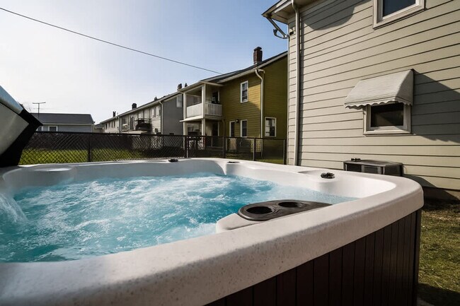 Building Photo - 2001 Tampa Ave