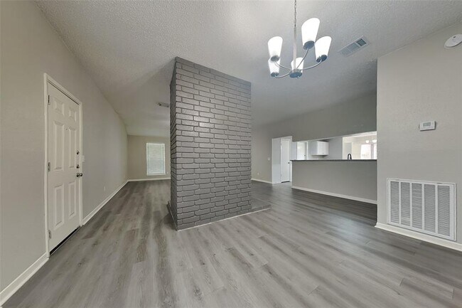 Building Photo - 9315 Silver Tip Dr