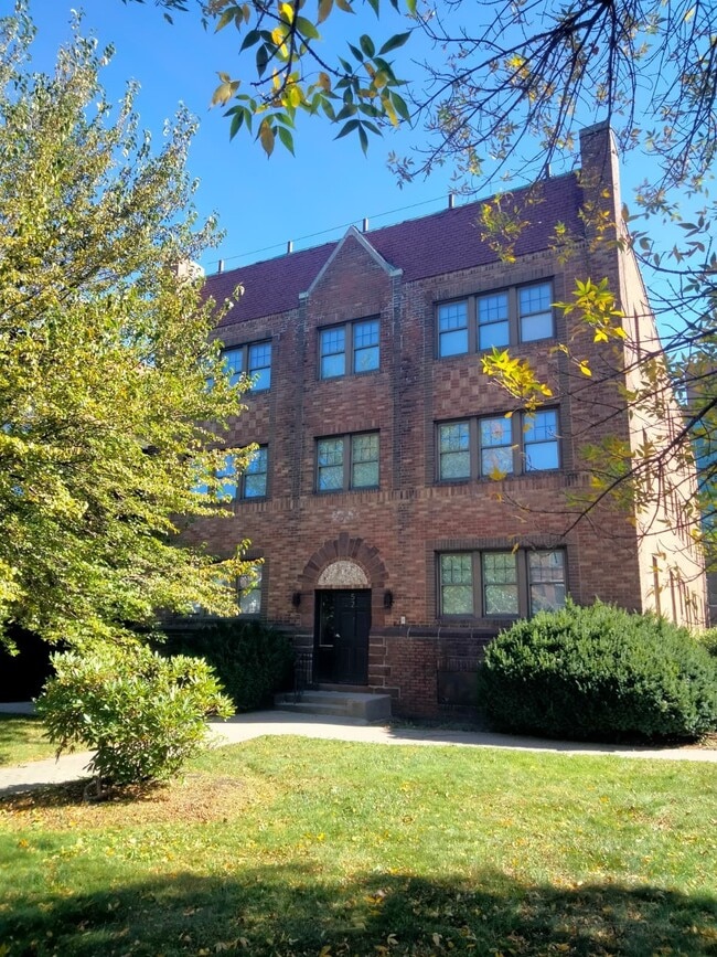 Building Photo - 52 Imlay St